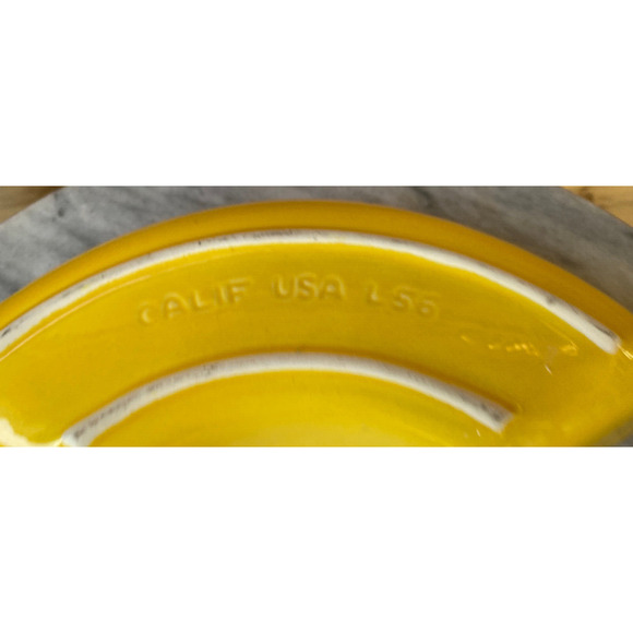 Vintage California Pottery Yellow Ruffled Serving Trays - Set of 3 - Picture 7 of 7